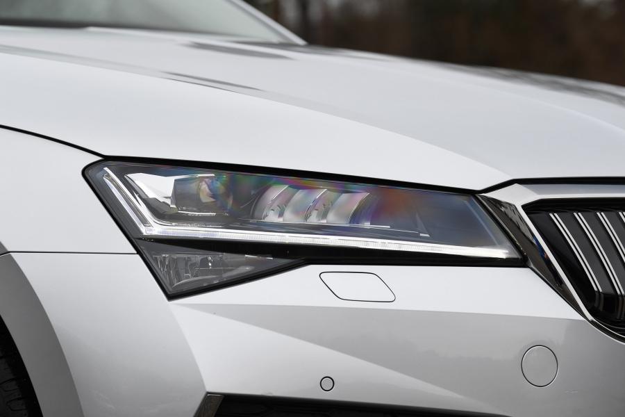 Детали экстерьера Skoda Superb iV Combi (3V) 2019 года  (UK) (фото 10 из 19)